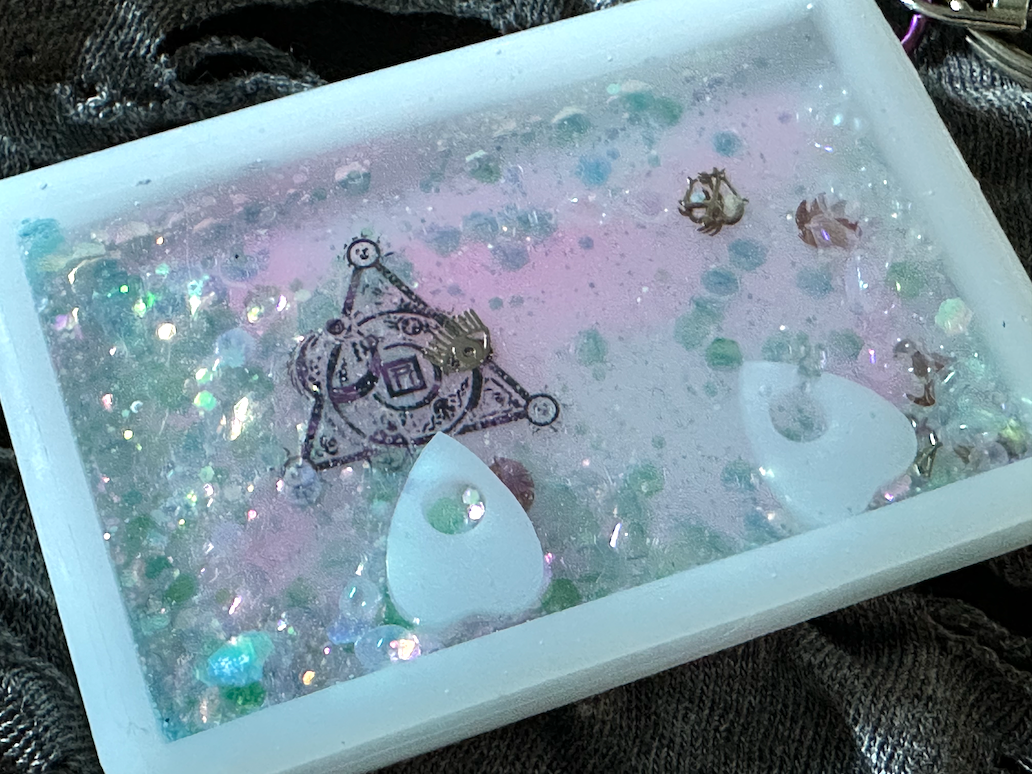 Spirit Board Shaker Keychain